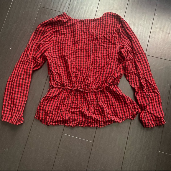 Old Navy red & black gingham faux wrap top size small EUC - Picture 6 of 7